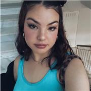 Adapto mis clases para cada alumno , estoy estudiando inglés en la universidad , es algo que me apasiona y me encantaría trasmitir esta pasión y ayudar a niños y niñas a que les guste este idioma